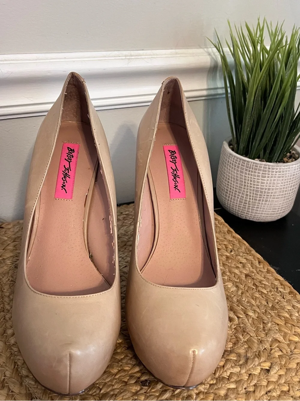 Betsey Johnson Nude Platform Pumps Gold Studded Spike Heels Size 8.5